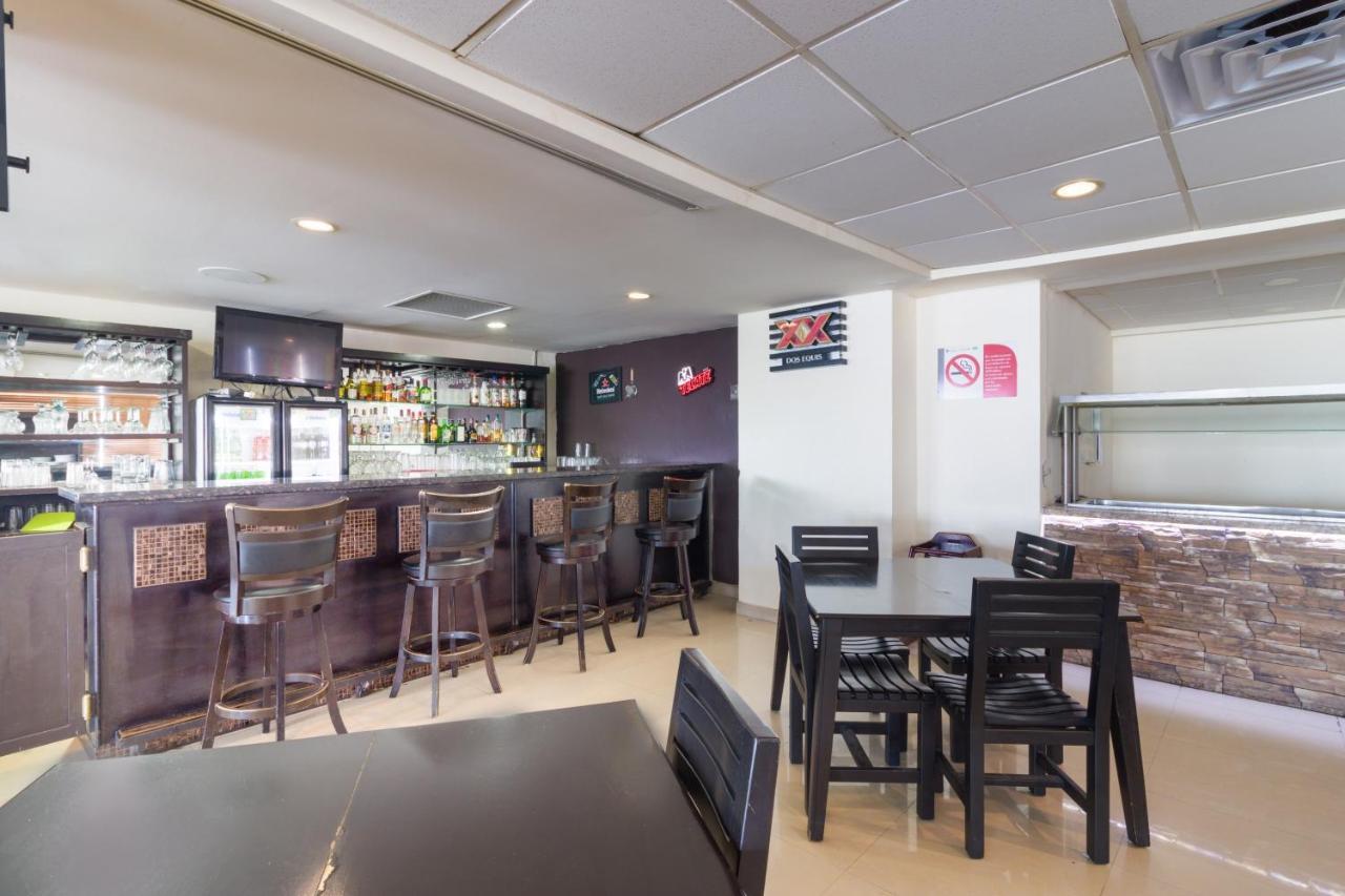 Capital O Hotel Herederos, Piedras Negras 外观 照片