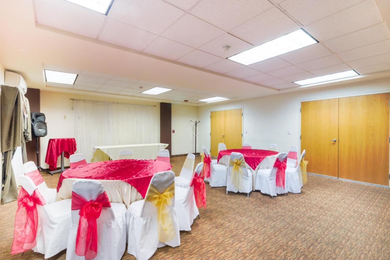 Capital O Hotel Herederos, Piedras Negras 外观 照片