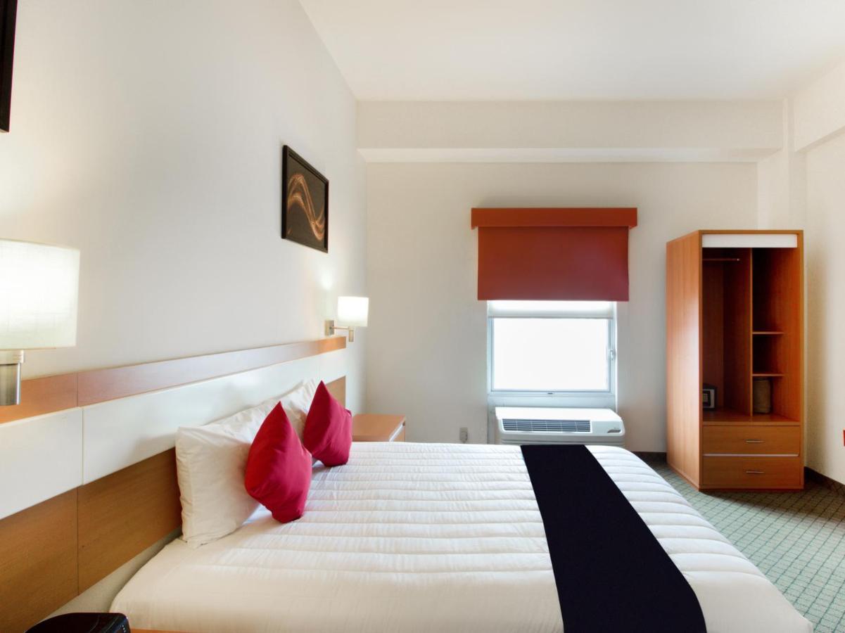Capital O Hotel Herederos, Piedras Negras 外观 照片
